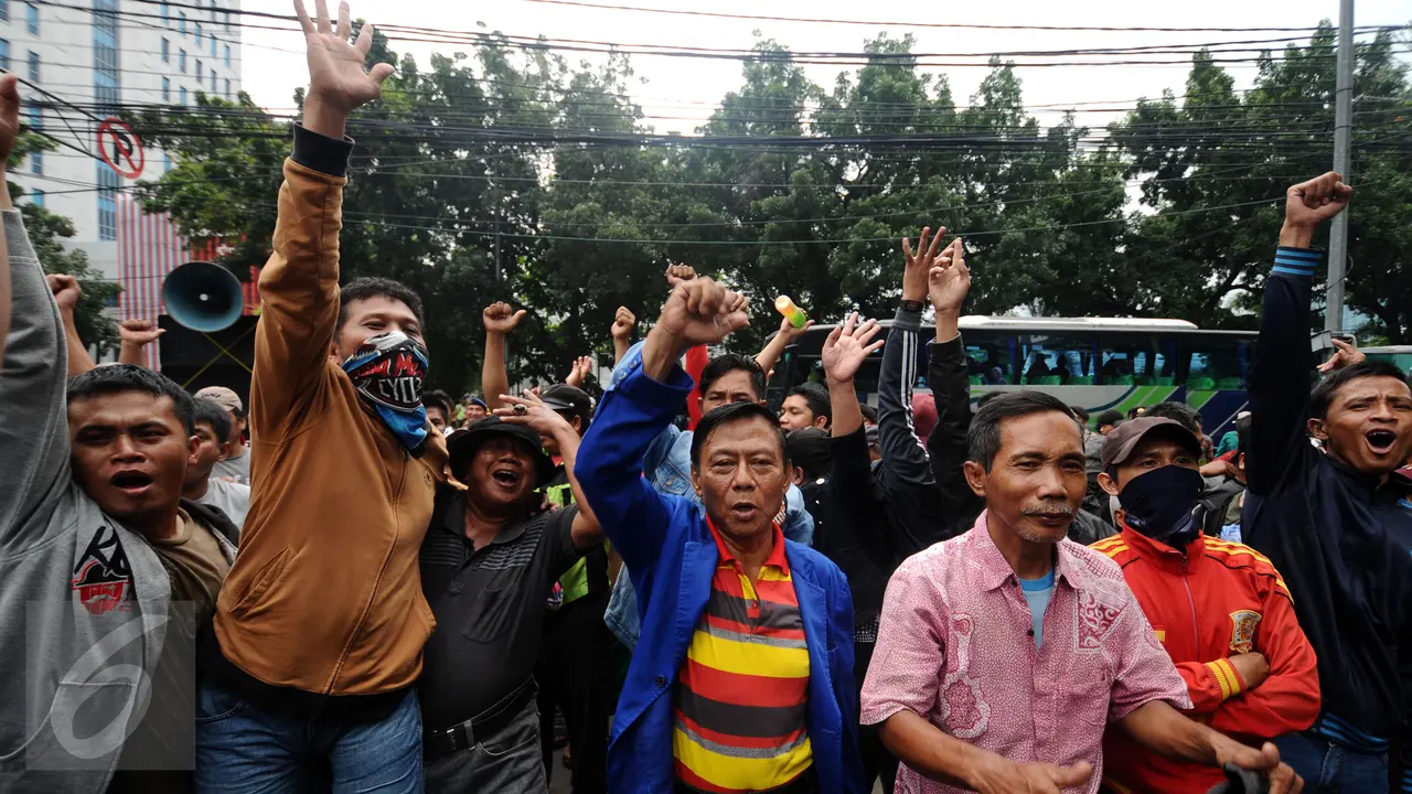 20160219-Ratusan Warga Kalijodo Geruduk DPRD DKI Jakarta-Jakarta