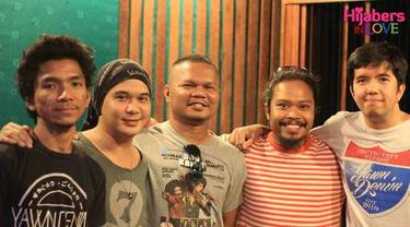 Lirik Lagu Payung Teduh Akad News Entertainment Fimela Com Lagu akad yang dirilis pada bulan juni 2017 saat ini mampu menduduki puncak chart di banyak radio swasta di berbagai bagian kalian yang sedang mencari not angka dan lirik lagu akad dari payung teduh untuk bisa dimainkan sayangnya belum tersedia. lirik lagu payung teduh akad news