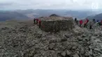 Sebuah monumen peringatan di puncak Scafell Pike diperbaiki. Para relawan membutuhkan waktu seminggu untuk menyelesaikan perbaikan tersebut.
