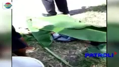 Seorang anggota Polres Probolinggo Kota, tewas seketika setelah sebuah truk bermuatan material melindasnya di Jalan Raya Bromo Probolinggo, Selasa (17/4) siang.