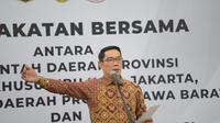 Gubernur Jawa Barat Ridwan Kamil melakukan  penandatanganan Kesepakatan Bersama dengan Pemda Provinsi DKI Jakarta dan Pemda Kota Bekasi terkait rencana Pembangunan Angkutan Umum Massal Perkotaan Koridor Barat - Timur (MRT East – West) di Gedung Sate, Kota Bandung, Jumat (17/2/2023).(Foto: Biro Adpim Jabar)