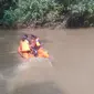 Tim gabungan melakukan proses pencarian terhadap seorang bocah yang dimangsa buaya di Kabupaten Agam, Senin (17/1/2022). (Liputan6.com/ ist)