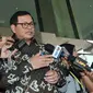 Pramono Anung memberikan keterangan kepada awak media usai mengunjungi KPK, Jakarta, Senin (28/9/2015). Kedatangan Pramono untuk menyampaikan Laporan Harta Kekayaan Penyelenggara Negara (LHKPN) ke KPK.  (Liputan6.com/Andrian M Tunay)