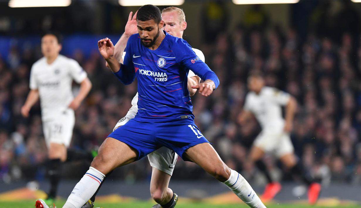 4. Ruben Loftus-Cheek (23 Tahun) - Masih berkutat dengan cedera yang diprediksi baru akan sembuh pada bulan November mendatang. Musim lalu dirinya Maurizio Sarri di lini tengah The Blues dengan 24 penampilan di Premier League. (AFP/Oliver Greenwood)