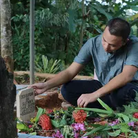 Satu lagi Indonesia kehilangan musisi terbaiknya. Deddy Dores menghembuskan nafas terakhirnya di rumah sakit Internasional Bintaro, Pondok Aren, Tangerang Selatan, pada Selasa (16/5/2016). (Adrian Putra/Bintang.com)