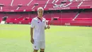 Gelandang Prancis, Samir Nasri adalah pemain Manchester City yang dipinjamkan The Citizen ke Sevilla, Nasri dikabarkan kemungkinan masih akan menjalani masa pinjaman di klub Spanyol tersebut untuk musim 2017-2018.  (EPA/Raul Caro)