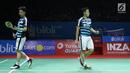 Ganda putra Indonesia, Marcus F Gideon/Kevin Sanjaya Sukomuljo merayakan poin saat lawan Ong Yew Sin/Teo Ee Yi (Malaysia) di 16 besar Indonesia Open 2018, Istora GBK Jakarta, Kamis (5/7). Kevin/Marcus unggul 21-18, 21-12. (Liputan6.com/Helmi Fithriansyah)