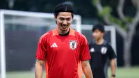 Maarten Paes Wajib Waspada! Bintang Jepang Siap Manfaatkan Rumput GBK untuk Gol Kejutan ke Gawang Timnas Indonesia