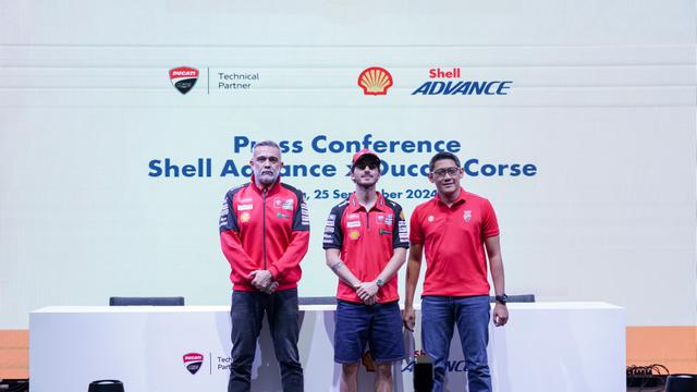 Juara dunia MotoGP Francesco Bagnaia menghadiri acara bersama Shell Advance di Jakarta