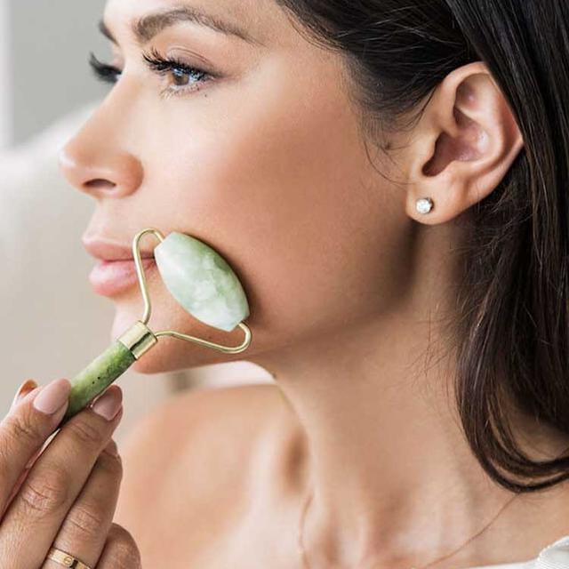 Jade Roller Tren Facial Batu Giok Untuk Kecantikan Dan Kesehatan Kulit Wajah Beauty Fimela Com