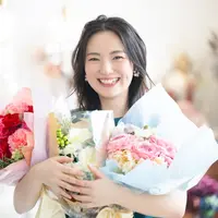 ilustrasi perempuan bahagia/kapinon.stuio/Shutterstock