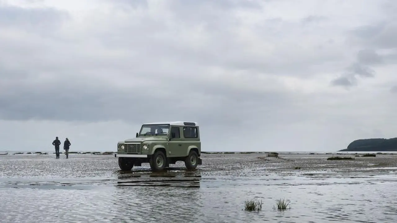 Land Rover Bakal Tetap Hidupkan Defender di Luar Eropa