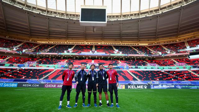 Timnas Indonesia di Ahmad bin Ali Stadium, Al Rayyan, untuk Piala Asia 2023.