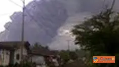 Citizen6, Minahasa Selatan: Gunung Soputan meletus pada Minggu (3/7) di Amurang, Kabupaten Minahasa Selatan, Sulawesi Utara. Debu dari letusan itu sempat mengganggu aktivitas warga, tapi tidak menyebabkan kerugian yang berarti. (Pengirim: Yulius Daniel Pa