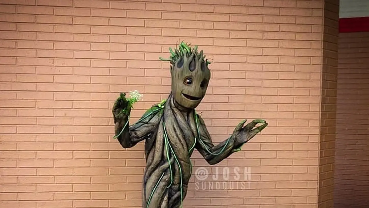 Kehilangan Kaki Akibat Kanker, Pria Ini Berkostum Groot di Pesta Halloween