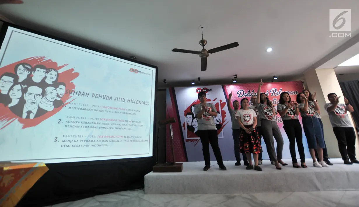 Relawan Jokowimotion membacakan deklarasi dukungan terhadap Jokowi-Ma'ruf Amin melalui 'Sumpah Pemuda Jilid Milenial' di Jakarta, Minggu (28/10). (Merdeka.com/Iqbal S. Nugroho)