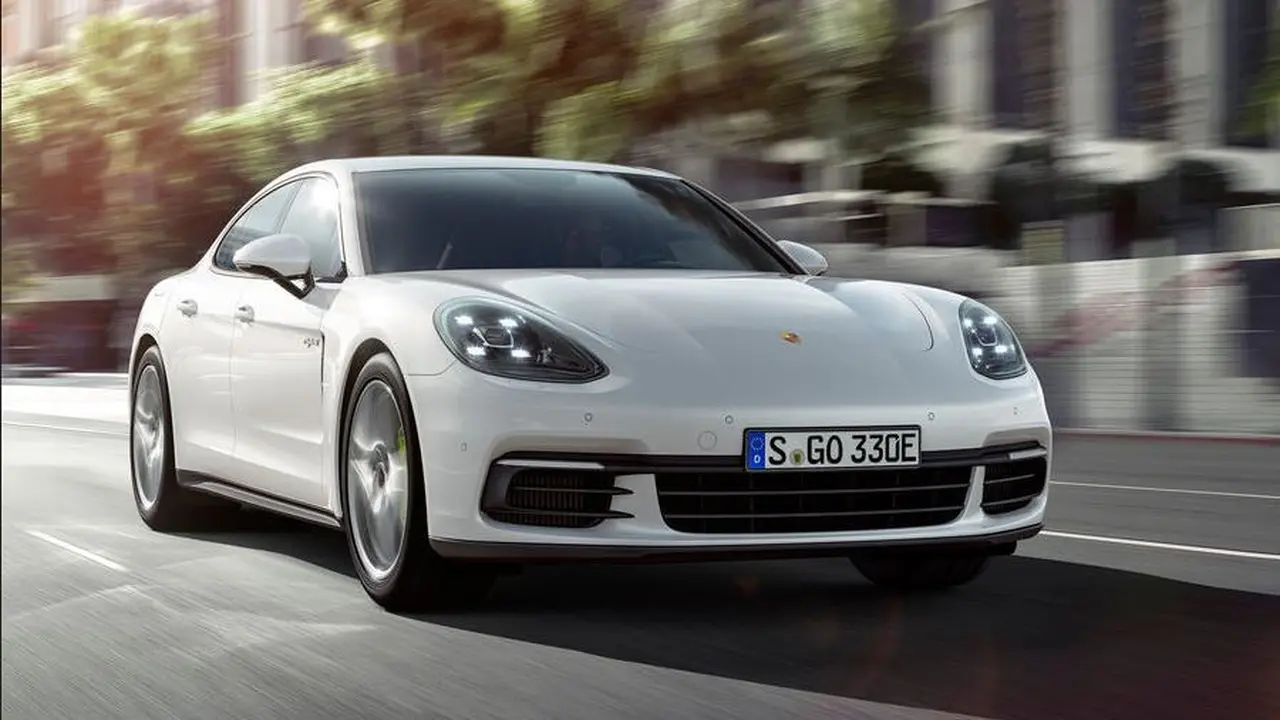 Porsche Panamera 4 E-Hybrid generasi kedua.