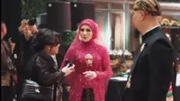 6 Potret Detail Penampilan Mulan Jameela di Acara Ngunduh Mantu Al Ghazali, dari Hijab sampai Sepatu