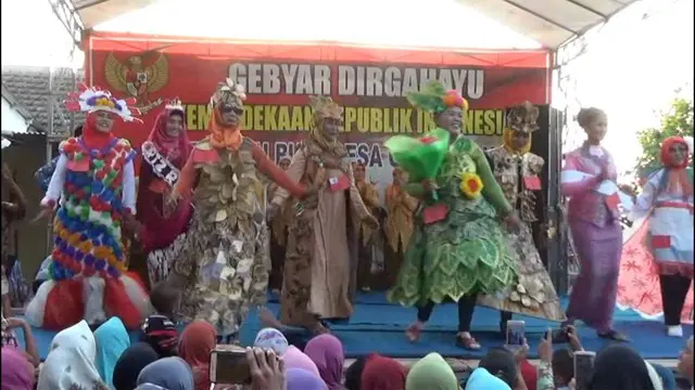VIDEO: Lucunya Lansia Gresik Lenggak-lenggok Bak Model Catwalk