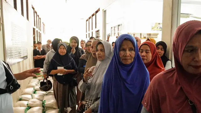 Kementan Minta Publik Kawal Penyaluran 1.200 Ton Bantuan Beras Senilai Rp16 Miliar untuk Korban Bencana Sumatera