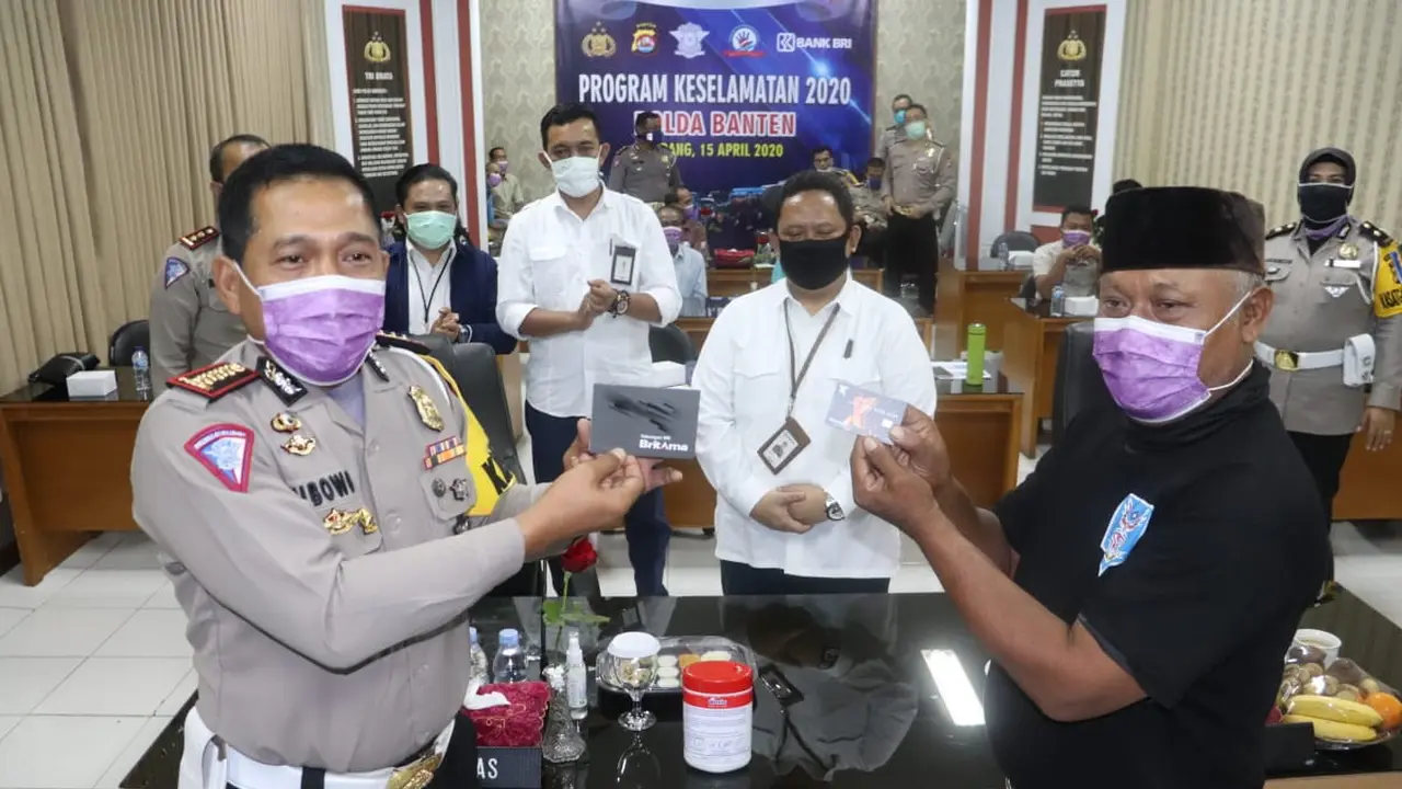 8.317 Supir Dan Ojek Dapat Bantuan Rp 600 Ribu Dari Polda Banten