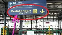Viral foto salah terjemahan di Stasiun Purwosari, Solo, Jawa Tengah. (Istimewa)