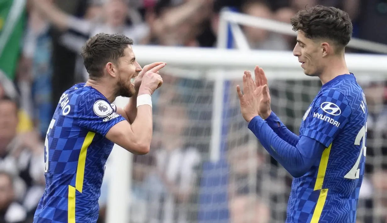 Ialah sang kapten, Jorginho yang membuat Kai Havertz jadi pembeda saat itu. Umpan manis yang diberikan Jorginho mampu dikontrol dengan tenang dan dikonversi menjadi gol oleh Kai Havertz. (AP Photo/Kirsty Wigglesworth)