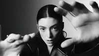 Penyanyi Lorde Kritik Kacamata AI Meta Ray-Ban: Itu Tidak Keren
