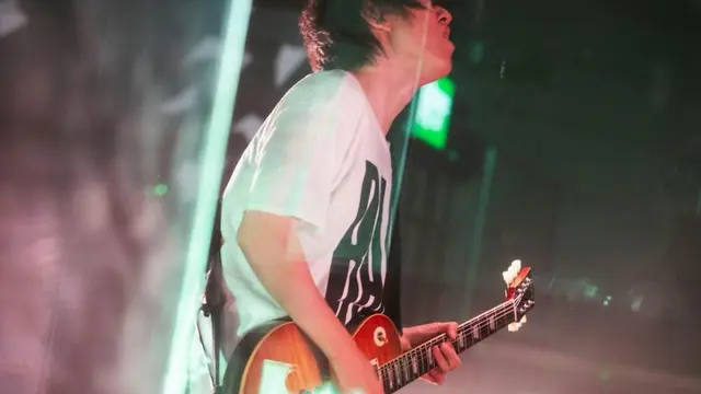 Gitaris Radwimps, Akira Kuwahara