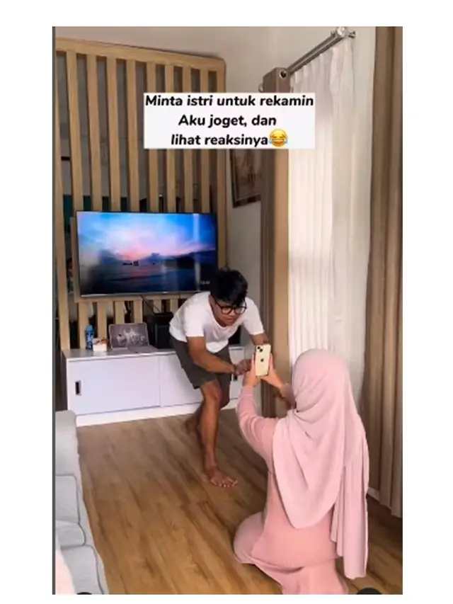 Hamil Anak Kedua, Ini 7 Potret Mesra Komika Musdalifah Basri dan Suami