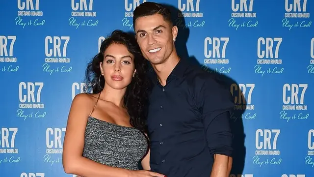 7 Potret Mesra Cristiano Ronaldo dan Pacar, Miliki Rencana Menikah
