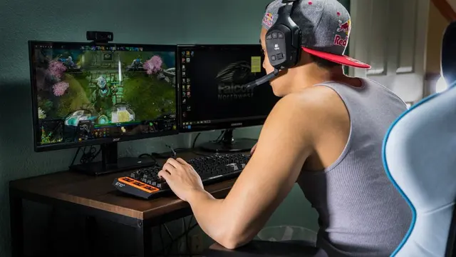 Playing dota