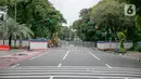 Suasana lalu lintas di kawasan Lapangan Banteng, Jakarta, Rabu (21/1/2021). Selain simbol kerukunan antarumat Islam dan Kristiani, terowongan silaturahmi Masjid Istiqlal-Gereja Katedral juga dibangun sebagai fasilitas untuk memudahkan jemaah. (Liputan6.com/Faizal Fanani)