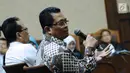 Wakil Ketua MPR dari Partai Golkar, Mahyudin saat menjadi saksi pada sidang lanjutan dugaan korupsi proyek e-KTP dengan terdakwa Setya Novanto di Pengadilan Tipikor, Jakarta, Kamis (15/3). Mahyudin saksi yang meringankan. (Liputan6.com/Helmi Fithriansyah)