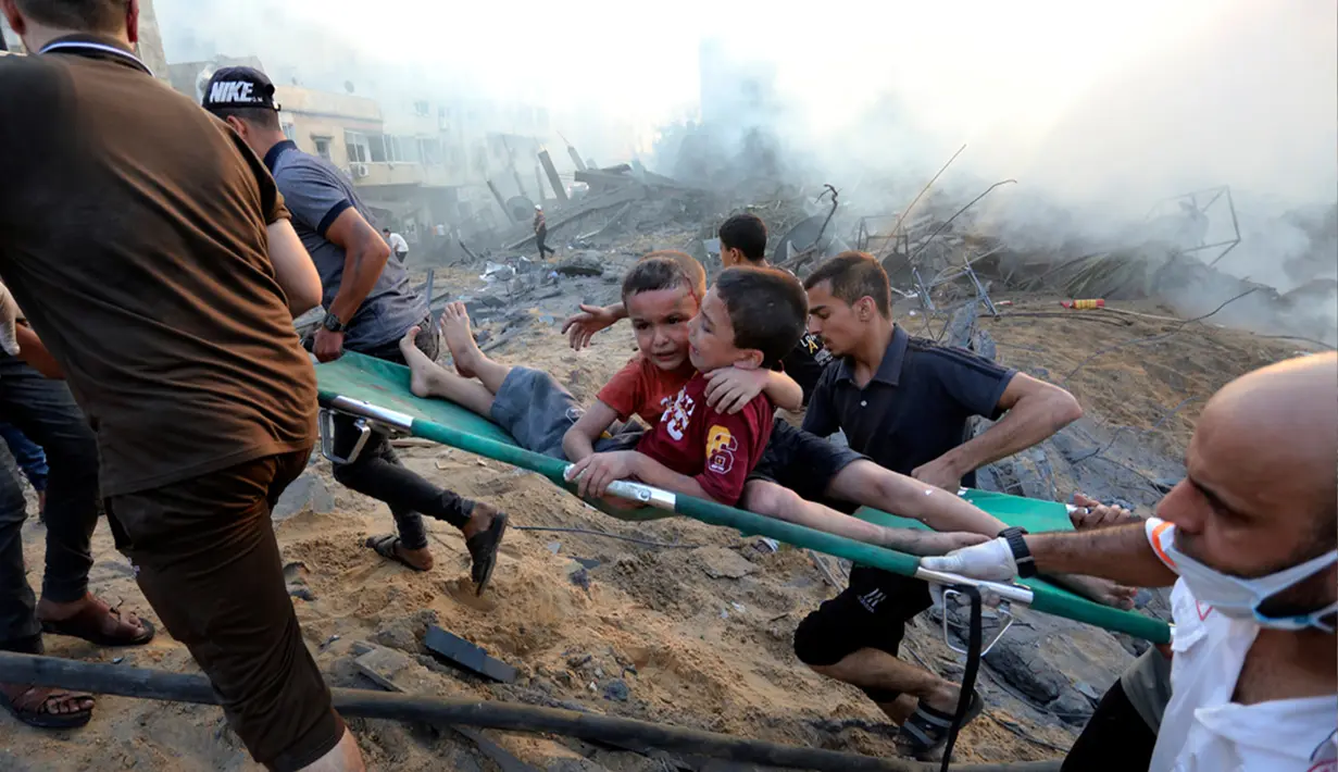 Hanya 19 rumah sakit di Gaza yang saat ini masih beroperasi. Sekitar 16 RS lainnya terpaksa menghentikan operasi karena jumlah orang yang meningkat dan kehabisan bahan bakar. (AP Photo/Abed Khaled)