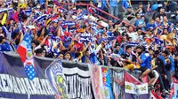 Aremania (Bola.com/Kevin Setiawan)