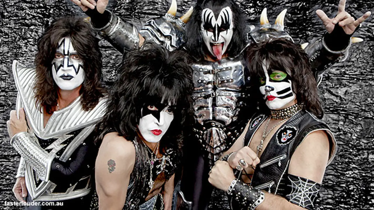kiss-130724b.jpg
