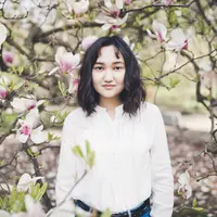 ilustrasi perempuan serius dewasa/copyright lermont51 (Shutterstock)