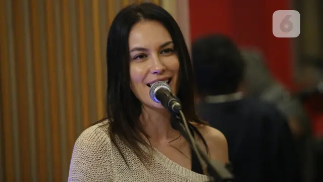 [Bintang] Sophia Latjuba Dea dan NEV+