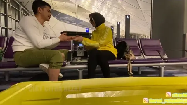 6 Momen Citra Kirana dan Rezky Aditya di Hong Kong, Cari Makan di Pasar