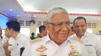 Terkait pandemi covid-19 Gubernur Sultra, Ali Mazi sarankan ikat dan jemur penimbun pangan.(Liputan6.com/Ahmad Akbar Fua)