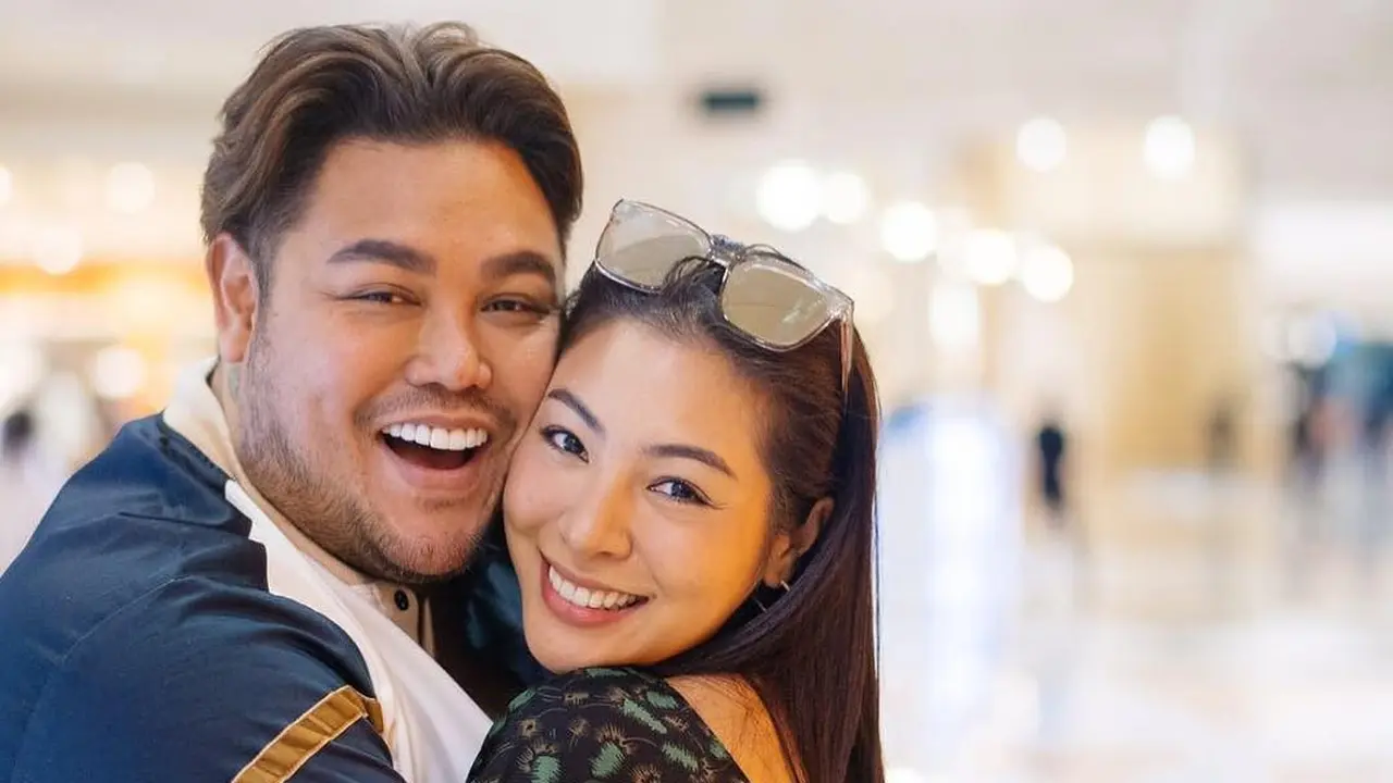 [Bintang] Ivan Gunawan dan Faye Malisorn