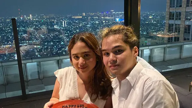 Momen Perayaan Anniversary Dul Jaelani dan Tissa Biani, Romantis Banget. (Sumber: Instagram/duljaelani)