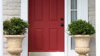 Bagi Anda yang tengah merasa bosan dengan tampilan luar rumah, mengecat pintu utama dengan delapan warna berikut mungkin bisa menginspirasi