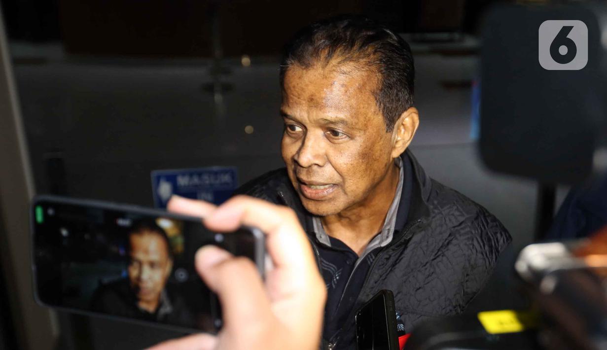 Sebelumnya diketahui bahwa pada 9 Agustus 2025, KPK mengumumkan mulai melakukan penyidikan kasus kuota haji. Tampak dalam foto, pemilik agen perjalanan haji dan umroh, Maktour Travel, Fuad Hasan Masyhur, menjawab pertanyaan pewarta saat meninggalkan Gedung Merah Putih Komisi Pemberantasan Korupsi (KPK), Jakarta, Senin (26/1/2025). (Liputan6.com/Helmi Fithriansyah)