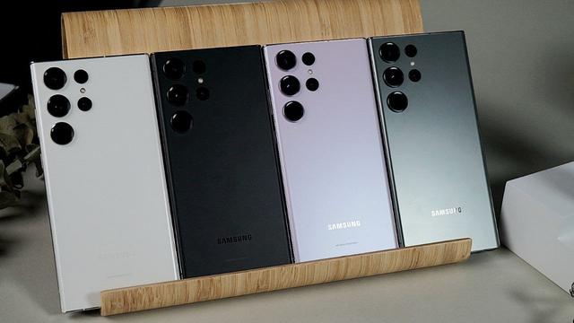 Samsung Galaxy S23 Ultra 5G dirilis dalam empat varian warna; Green, Cream, Phamtom Black, Lavender (Liputan6.com/ Agustin Setyo W).