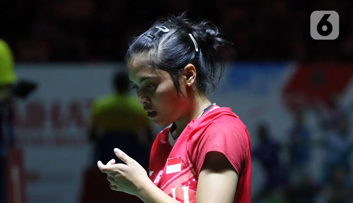 Pebulutangkis tunggal putri Indonesia, Gregoria Mariska Tunjung saat berlaga melawan Han Yue (China) di babak Perempat Final Indonesia Masters 2023 di Istora Senayan, Jakarta, Jumat (27/1/2023). Gregoria menyerah dalam pertarungan panjang 1 jam 4 menit di Istora Senayan. (Liputan6.com/Helmi Fithriansyah)