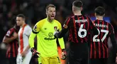 Tentu tidak mudah bagi sebuah tim untuk bangkit setelah kalah tiga gol dalam satu pertandingan.  Namun, tiga tim Liga Inggris berikut ini membuktikan bahwa tidak ada yang mustahil dalam sepak bola.  Ketiganya berhasil bangkit untuk menutup kemenangan setelah sebelumnya sempat tertinggal tiga gol.  Berikut adalah daftar tiga tim hebat.  (AFP/Adrian Dennis)