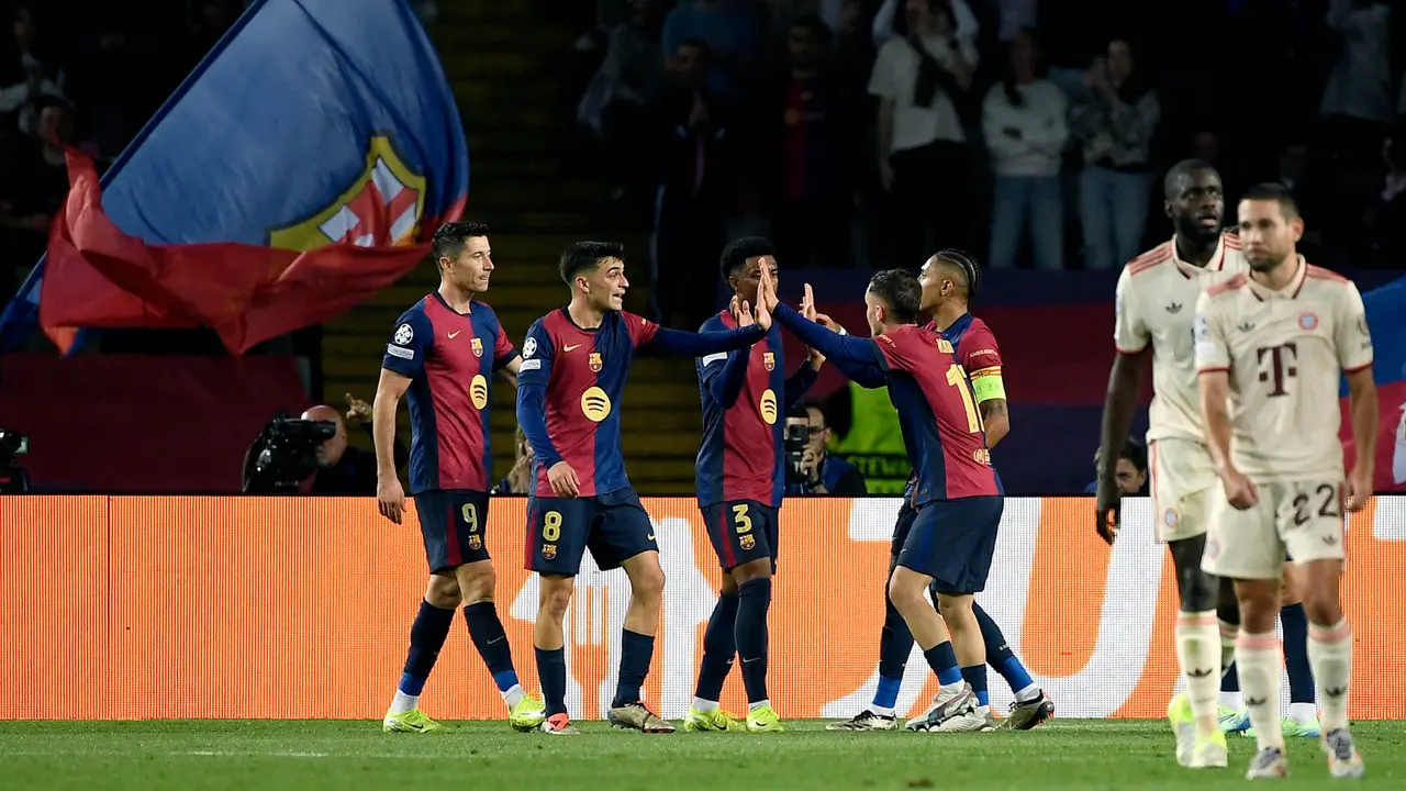 Rapinha Hattrick, Barcelona Bungkam Bayern Munchen