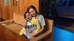 Dalam film adaptasi ini, Beby Tsabina berperan sebagai Karin, ibu dari Gempa yang diperankan oleh artis cilik bernama Jared Ali. Pertama kali berakting sebagai ibu, mantan kekasih Bio One ini ungkap jika prosesnya menyenangkan lewat keterangan unggahan Instagramnya. Berani ambil karakter yang berbeda, banyak penggemar yang menantikan akting Beby di film Scandal Makers. (Liputan6.com/IG@bebytsabina)